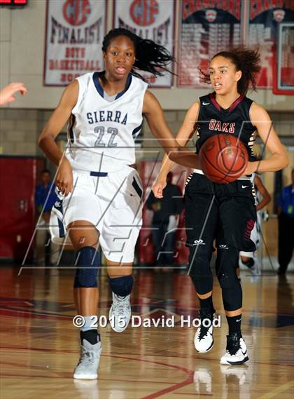 Thumbnail 1 in Oaks Christian vs Sierra Canyon (CIF SoCal Regional Division 4 Final) photogallery.