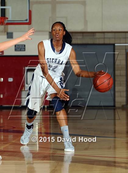 Thumbnail 2 in Oaks Christian vs Sierra Canyon (CIF SoCal Regional Division 4 Final) photogallery.