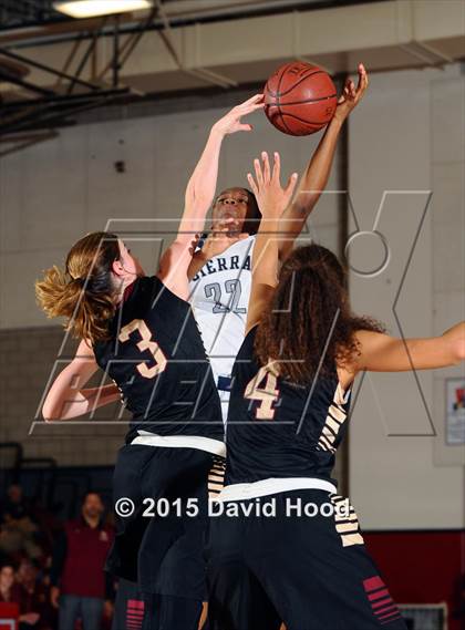 Thumbnail 2 in Oaks Christian vs Sierra Canyon (CIF SoCal Regional Division 4 Final) photogallery.