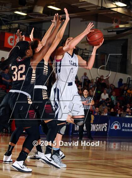 Thumbnail 1 in Oaks Christian vs Sierra Canyon (CIF SoCal Regional Division 4 Final) photogallery.