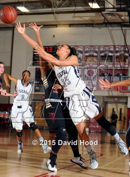 Thumbnail 1 in Oaks Christian vs Sierra Canyon (CIF SoCal Regional Division 4 Final) photogallery.