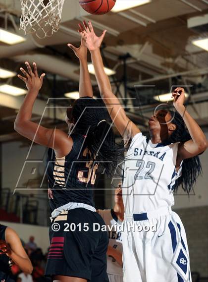 Thumbnail 1 in Oaks Christian vs Sierra Canyon (CIF SoCal Regional Division 4 Final) photogallery.