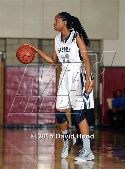 Thumbnail 1 in Oaks Christian vs Sierra Canyon (CIF SoCal Regional Division 4 Final) photogallery.