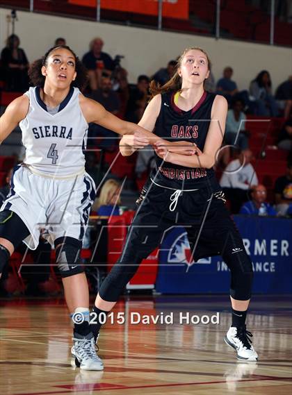Thumbnail 3 in Oaks Christian vs Sierra Canyon (CIF SoCal Regional Division 4 Final) photogallery.