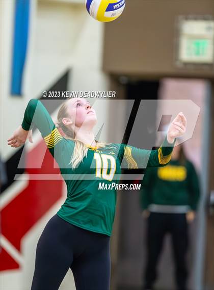 Thumbnail 3 in Glendale vs Moorpark (CIF SS Division 6 Final) photogallery.