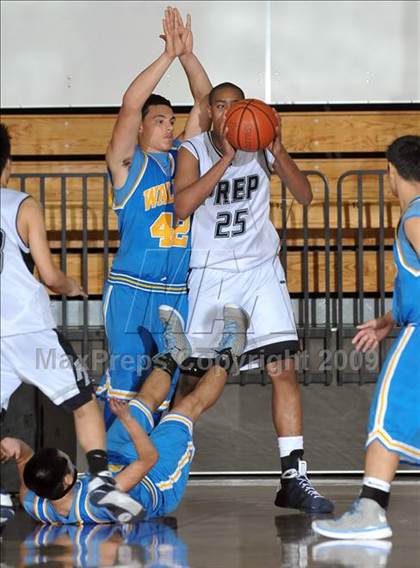 Thumbnail 2 in Flintridge Prep vs. Walnut (So Cal Shootout) photogallery.