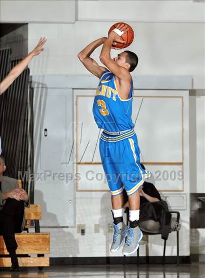 Thumbnail 2 in Flintridge Prep vs. Walnut (So Cal Shootout) photogallery.
