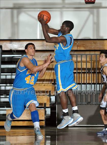 Thumbnail 3 in Flintridge Prep vs. Walnut (So Cal Shootout) photogallery.