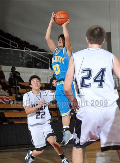 Thumbnail 3 in Flintridge Prep vs. Walnut (So Cal Shootout) photogallery.
