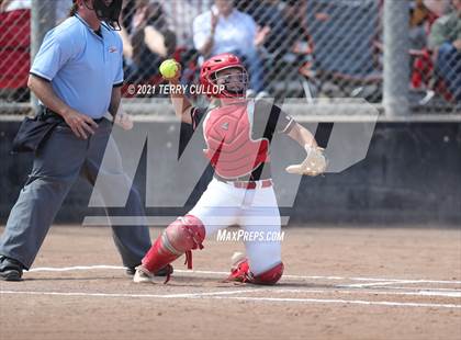 Thumbnail 2 in Mountain Ridge vs. Spanish Fork (UHSAA 5A Final) photogallery.
