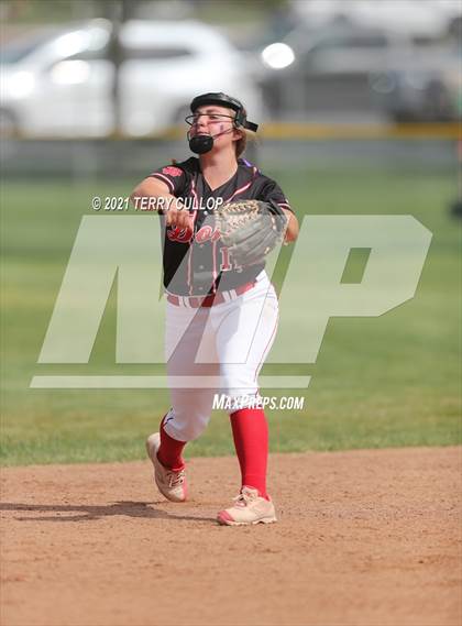 Thumbnail 2 in Mountain Ridge vs. Spanish Fork (UHSAA 5A Final) photogallery.