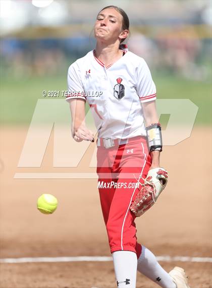 Thumbnail 2 in Mountain Ridge vs. Spanish Fork (UHSAA 5A Final) photogallery.