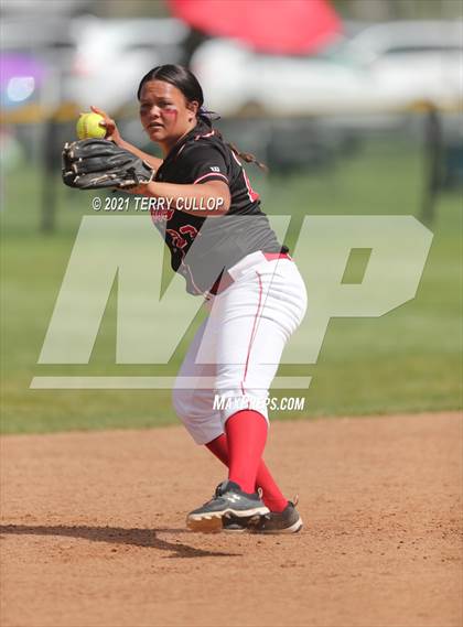 Thumbnail 1 in Mountain Ridge vs. Spanish Fork (UHSAA 5A Final) photogallery.