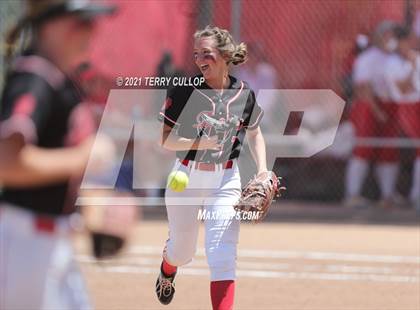 Thumbnail 2 in Mountain Ridge vs. Spanish Fork (UHSAA 5A Final) photogallery.