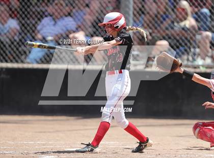 Thumbnail 2 in Mountain Ridge vs. Spanish Fork (UHSAA 5A Final) photogallery.