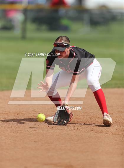 Thumbnail 1 in Mountain Ridge vs. Spanish Fork (UHSAA 5A Final) photogallery.