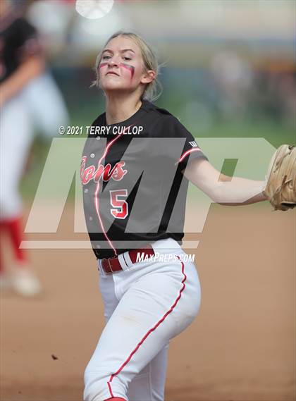 Thumbnail 2 in Mountain Ridge vs. Spanish Fork (UHSAA 5A Final) photogallery.