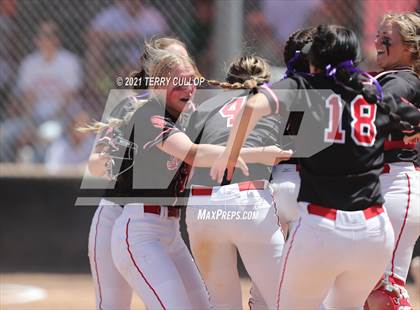 Thumbnail 2 in Mountain Ridge vs. Spanish Fork (UHSAA 5A Final) photogallery.