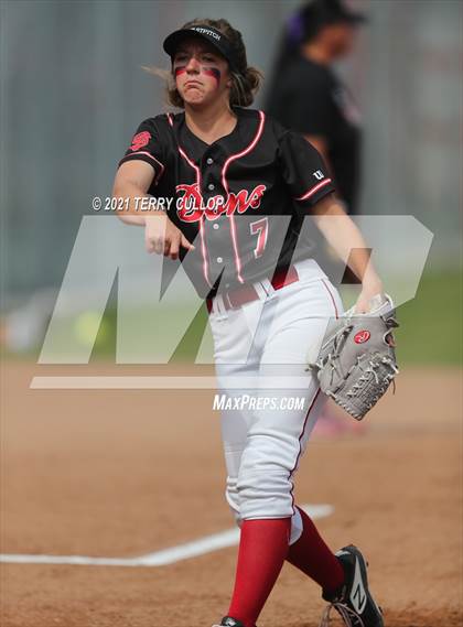 Thumbnail 2 in Mountain Ridge vs. Spanish Fork (UHSAA 5A Final) photogallery.