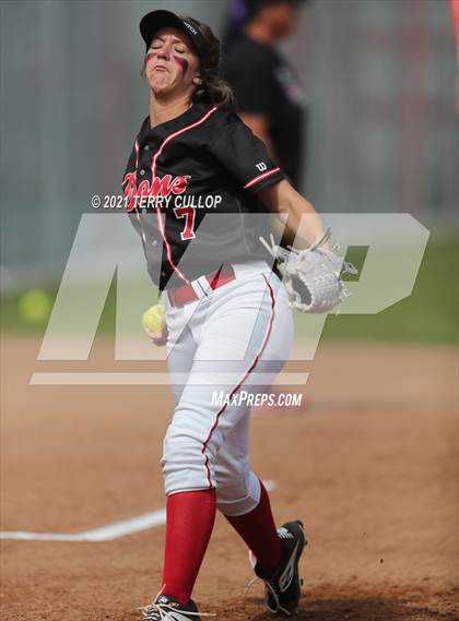 Thumbnail 1 in Mountain Ridge vs. Spanish Fork (UHSAA 5A Final) photogallery.