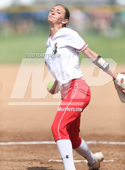 Thumbnail 1 in Mountain Ridge vs. Spanish Fork (UHSAA 5A Final) photogallery.