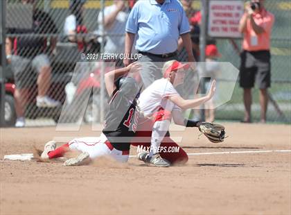 Thumbnail 2 in Mountain Ridge vs. Spanish Fork (UHSAA 5A Final) photogallery.