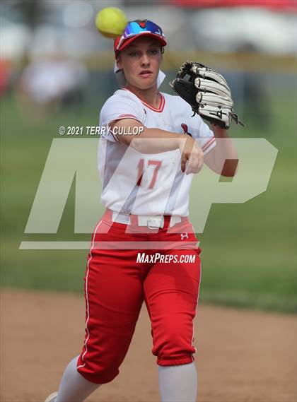 Thumbnail 2 in Mountain Ridge vs. Spanish Fork (UHSAA 5A Final) photogallery.