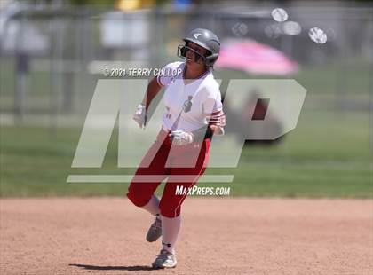 Thumbnail 2 in Mountain Ridge vs. Spanish Fork (UHSAA 5A Final) photogallery.