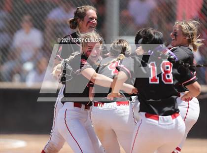 Thumbnail 3 in Mountain Ridge vs. Spanish Fork (UHSAA 5A Final) photogallery.