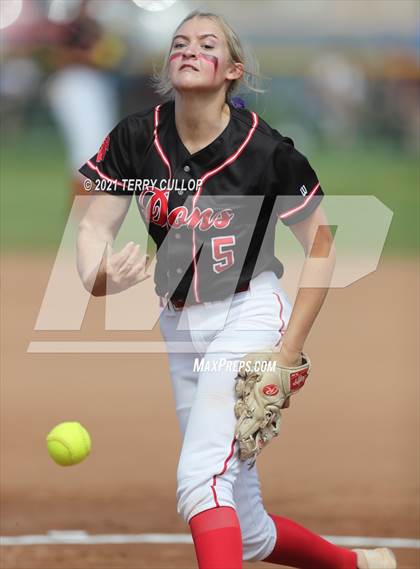 Thumbnail 1 in Mountain Ridge vs. Spanish Fork (UHSAA 5A Final) photogallery.