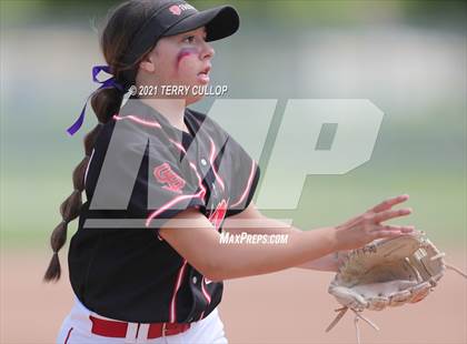Thumbnail 2 in Mountain Ridge vs. Spanish Fork (UHSAA 5A Final) photogallery.