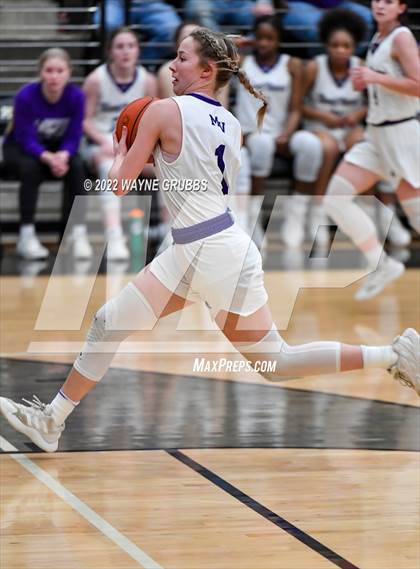 Thumbnail 1 in Gladewater vs. Mount Vernon (UIL 3A Region 2 Region Quarterfinal) photogallery.