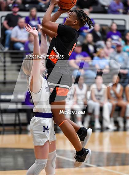 Thumbnail 2 in Gladewater vs. Mount Vernon (UIL 3A Region 2 Region Quarterfinal) photogallery.