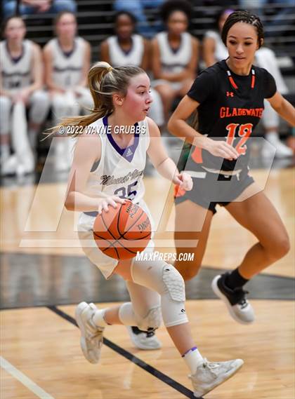 Thumbnail 2 in Gladewater vs. Mount Vernon (UIL 3A Region 2 Region Quarterfinal) photogallery.