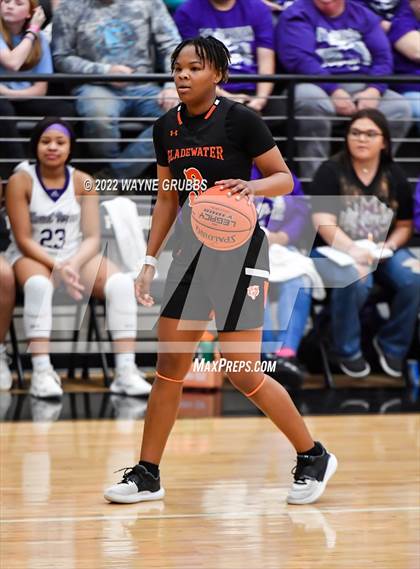 Thumbnail 1 in Gladewater vs. Mount Vernon (UIL 3A Region 2 Region Quarterfinal) photogallery.