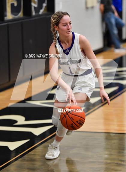 Thumbnail 1 in Gladewater vs. Mount Vernon (UIL 3A Region 2 Region Quarterfinal) photogallery.