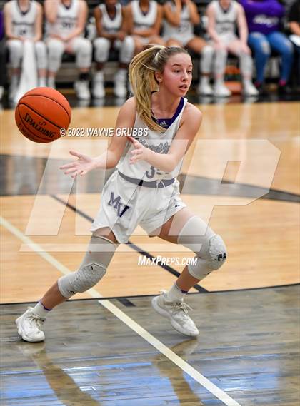 Thumbnail 1 in Gladewater vs. Mount Vernon (UIL 3A Region 2 Region Quarterfinal) photogallery.