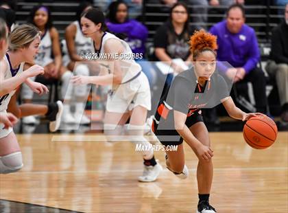 Thumbnail 3 in Gladewater vs. Mount Vernon (UIL 3A Region 2 Region Quarterfinal) photogallery.