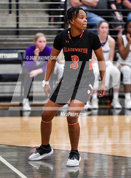 Thumbnail 2 in Gladewater vs. Mount Vernon (UIL 3A Region 2 Region Quarterfinal) photogallery.