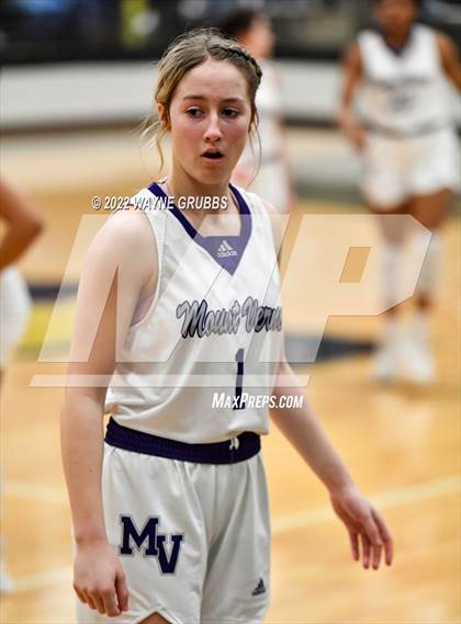 Thumbnail 1 in Gladewater vs. Mount Vernon (UIL 3A Region 2 Region Quarterfinal) photogallery.