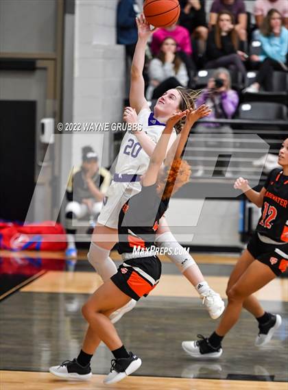 Thumbnail 2 in Gladewater vs. Mount Vernon (UIL 3A Region 2 Region Quarterfinal) photogallery.