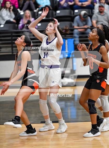 Thumbnail 3 in Gladewater vs. Mount Vernon (UIL 3A Region 2 Region Quarterfinal) photogallery.