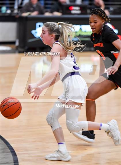 Thumbnail 1 in Gladewater vs. Mount Vernon (UIL 3A Region 2 Region Quarterfinal) photogallery.