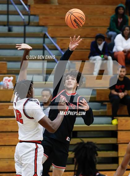 Thumbnail 2 in Tri-Cities vs. Lee County (OTR Hoops: Thanksgiving Showcase) photogallery.