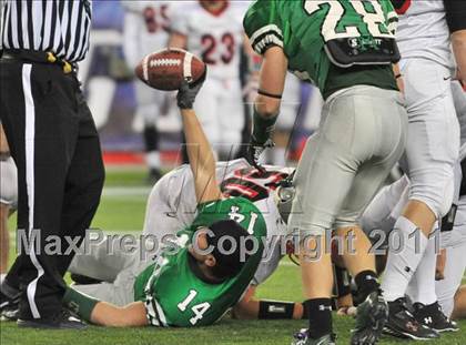 Thumbnail 2 in Mansfield vs. Reading (MIAA Division II East Final) photogallery.
