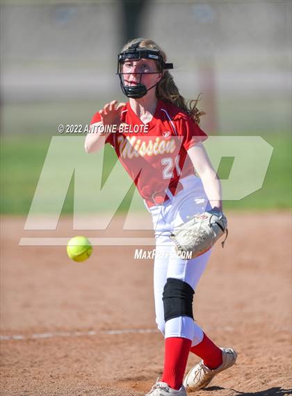 Thumbnail 2 in Granada Hills Charter vs. Mission Viejo photogallery.