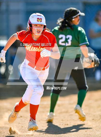 Thumbnail 3 in Granada Hills Charter vs. Mission Viejo photogallery.