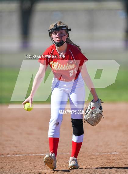 Thumbnail 3 in Granada Hills Charter vs. Mission Viejo photogallery.