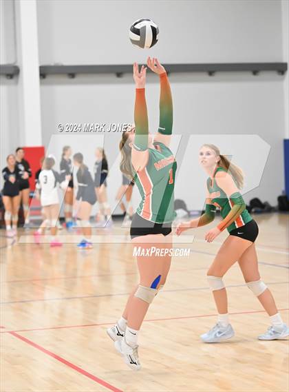 Thumbnail 3 in Thatcher vs. Earl Marriott (Canada) - (Nike TOC Southwest) photogallery.