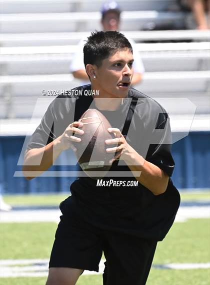 Thumbnail 3 in St. John Bosco vs. Arroyo (Brave 8 Invitational) photogallery.